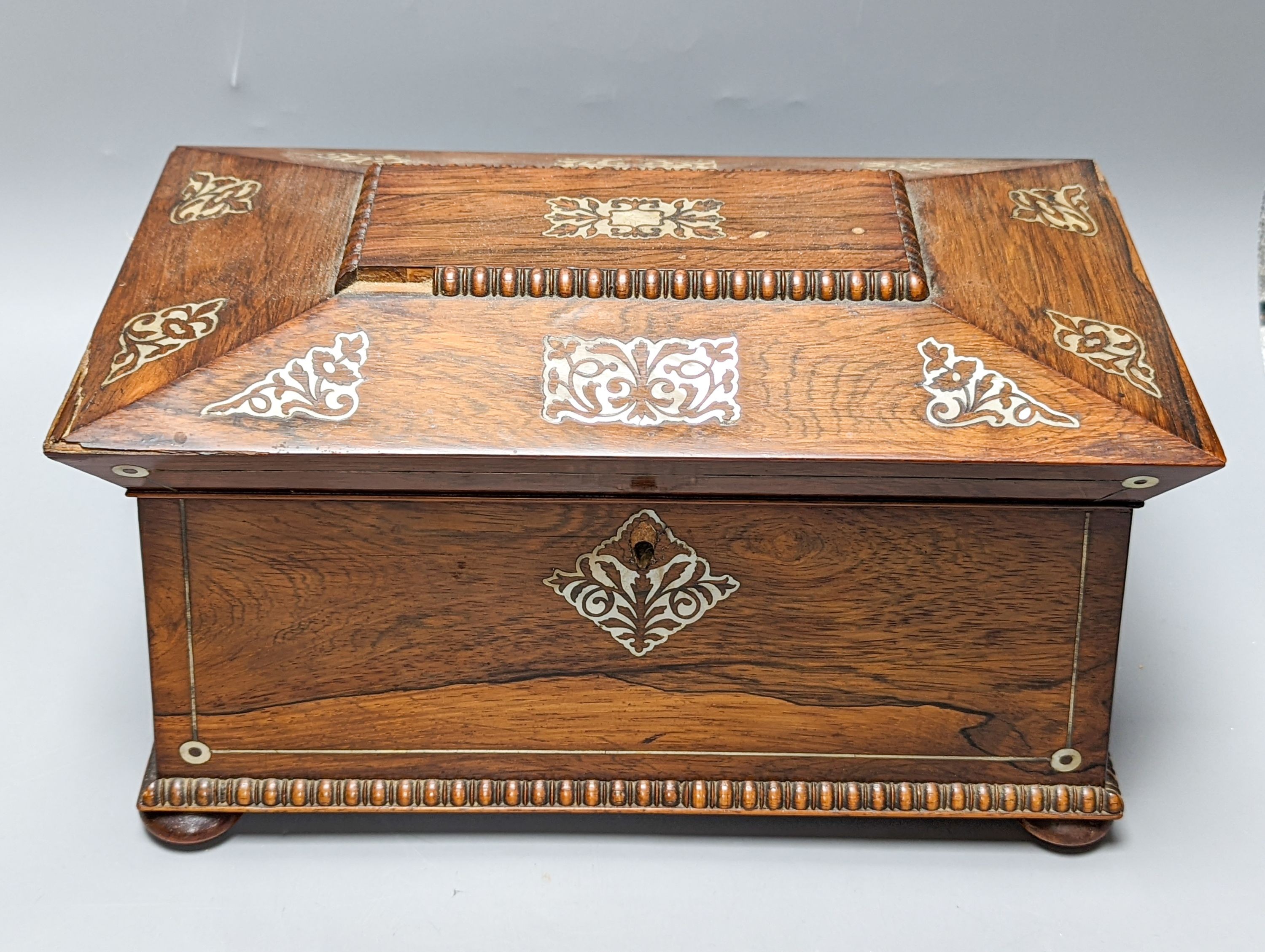 A William IV rosewood tea caddy with mother of Pearl inlay 33cm